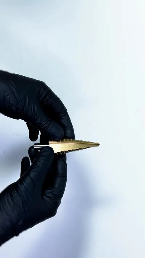 Broca Escalonada de 6 A 30 Mm Em Aço Rápido Revestida de Titânio Com Haste Cilíndrica Para Chapa de Metal Ctm-50706030 Ctpohr