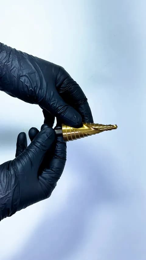 Broca Escalonada de 6 A 30 Mm Em Aço Rápido Revestida de Titânio Com Haste Triangular Para Chapa de Metal Mtx